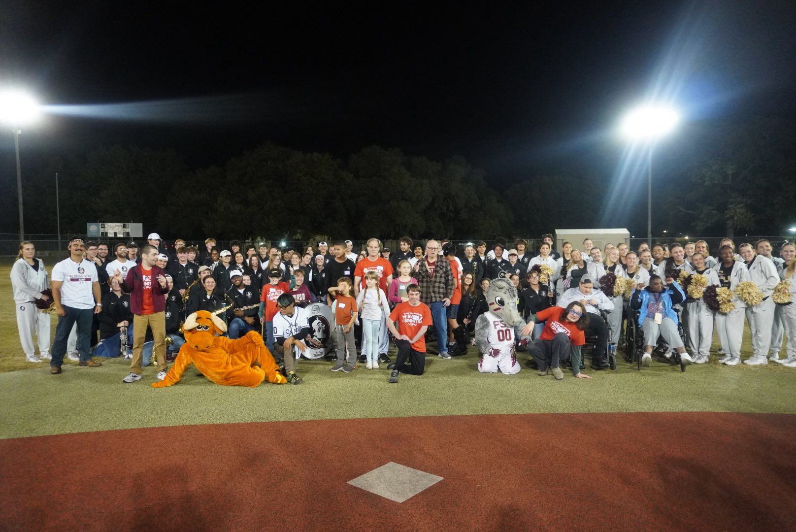 Group shot of all participants and volunteers from Seminole Showdown